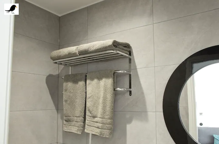 Bathroom towel stand